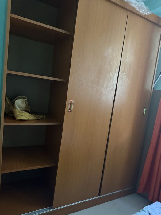 Dulap cu usi glisante