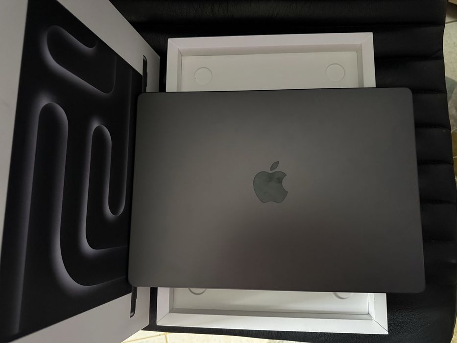  MacBook Pro 14 inch M3 **24 GB**1000 GB**Factura