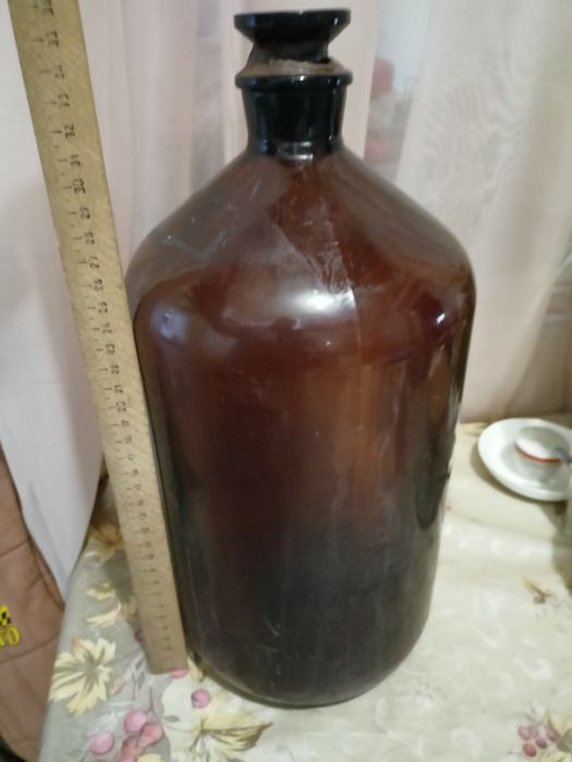 Бутыль из тёмного стекла с крышкой ,5 литров