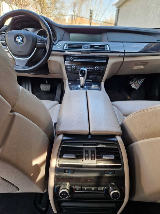 BMW 750i F01 - 408кс - 2010г за части