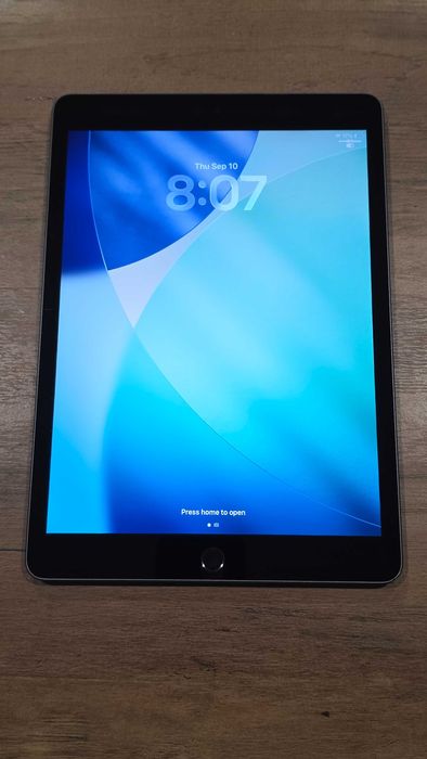 iPad generația 9 de 64 GB