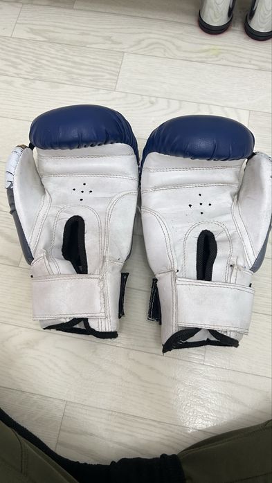 Боксерские перчатки Venum 8 oz | Срочно