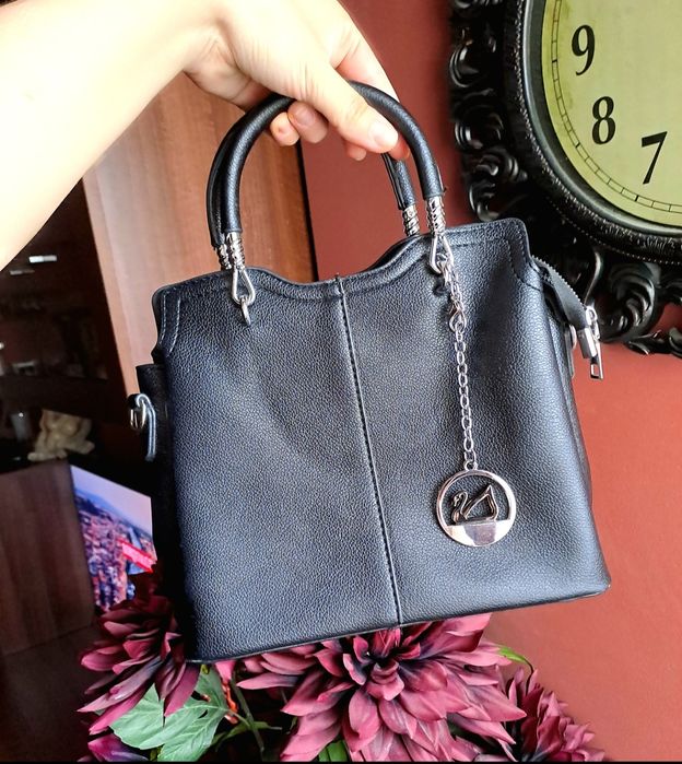 Geanta dama neagra poseta dama micuta cu breloc