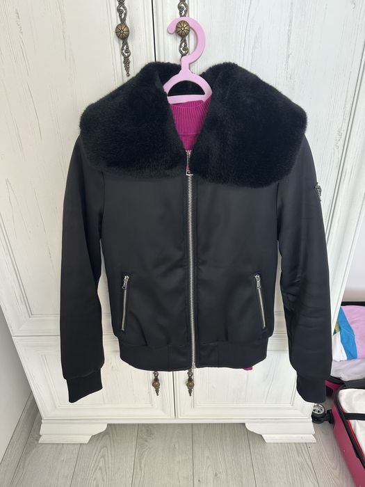 Яке GUESS + панталон, 50 лв