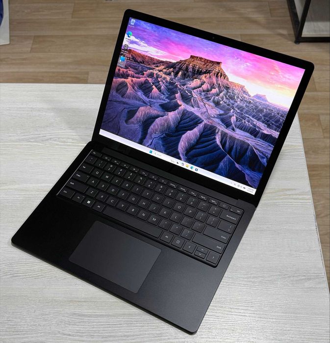 Microsoft Surface Laptop 5 Black 13.5" 2K Сенсор i5-1245U 16GB/5152GB