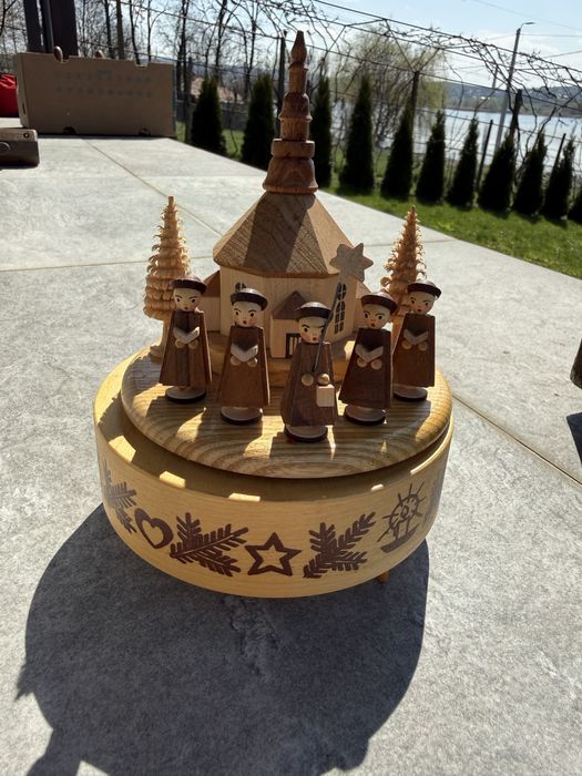 Cutie muzicala din lemn