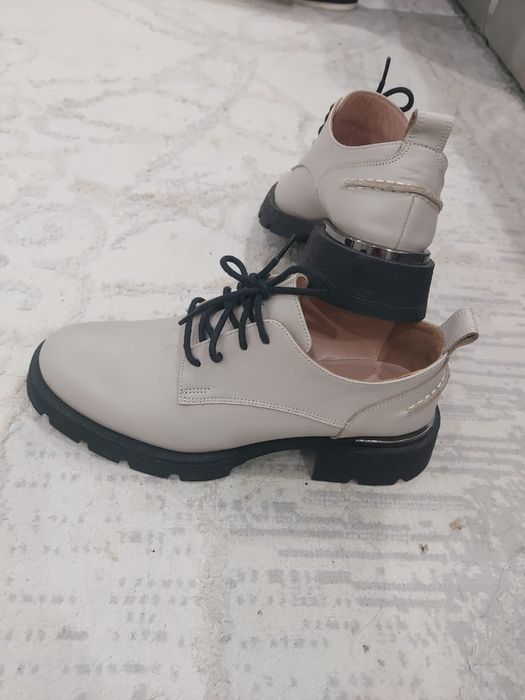 Продам ботинки женские