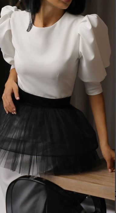 Платье с баской