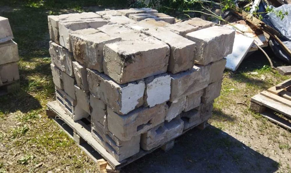 Продаю Б/У кирпич и пескаблоки
