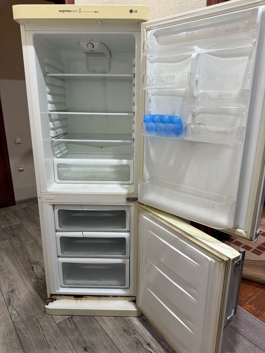 Продам холодильник