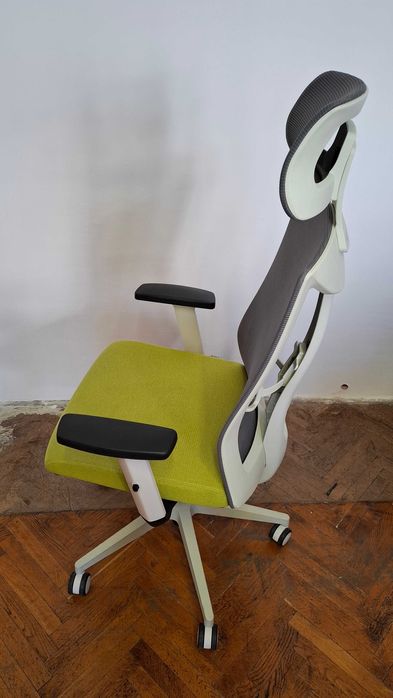 Ергономичен офис стол