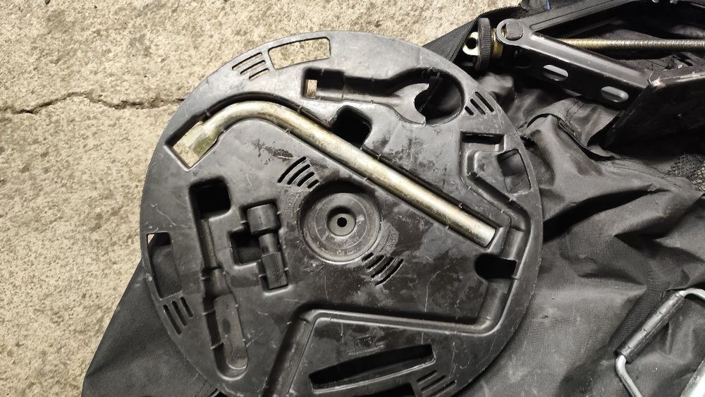 Резервна гума 5х112 16цола комплект с крик и ключ