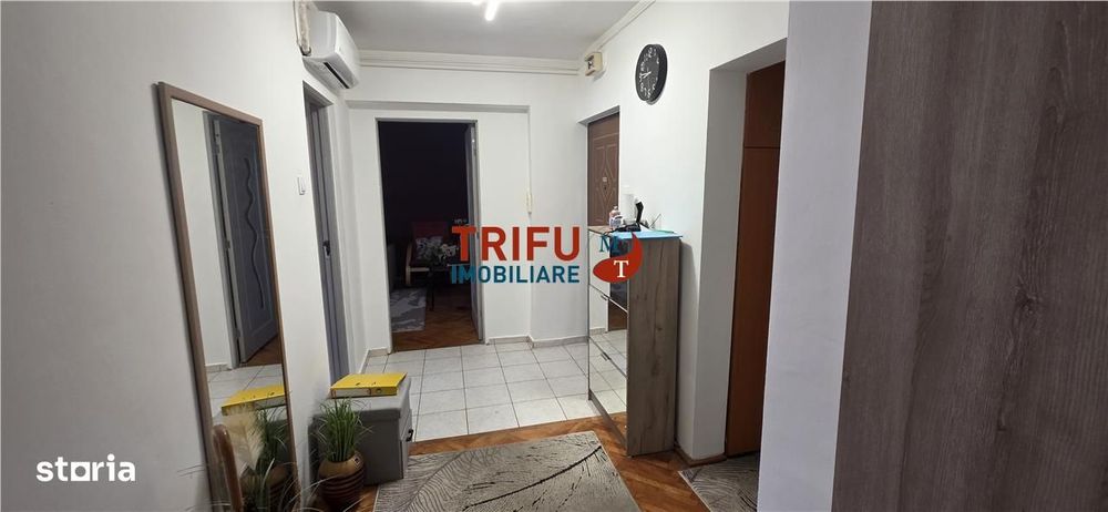 Apartament cu 3 camere si doua bai zona Cetate