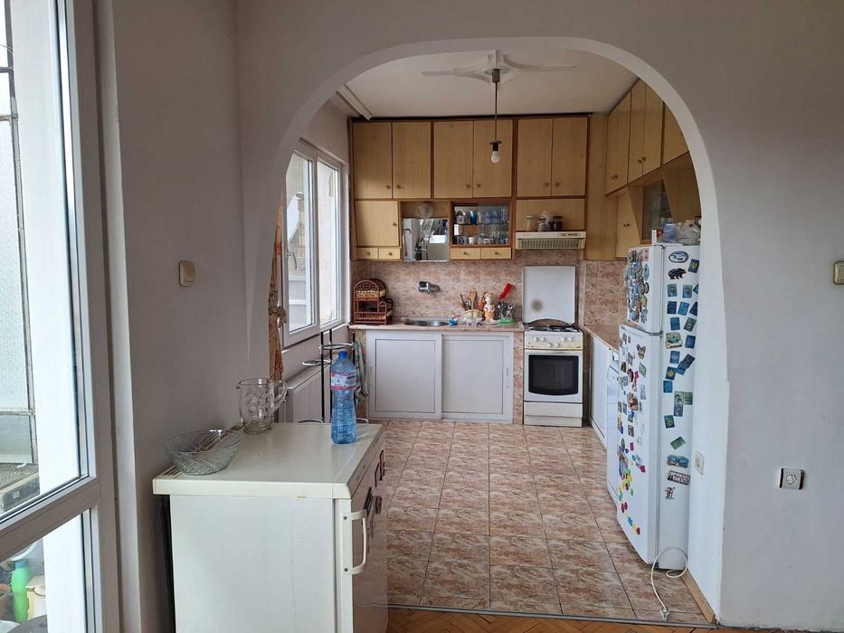 3-стаен с масивен гараж продава - Шиваров мост