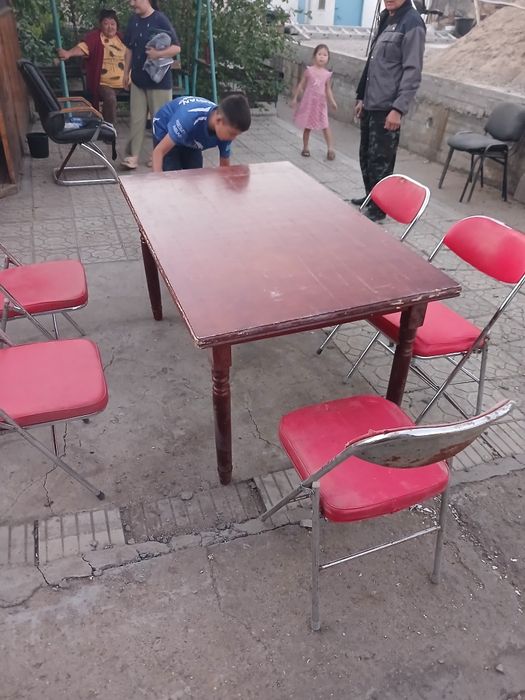 Продам стол и стулья