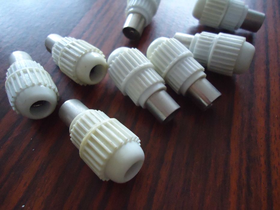 Букси за телевизор, букси за кабел, конектор, гумен банан щекер.