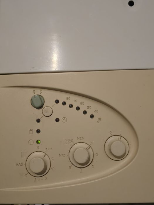 Vând centrală termică, termostat de cameră