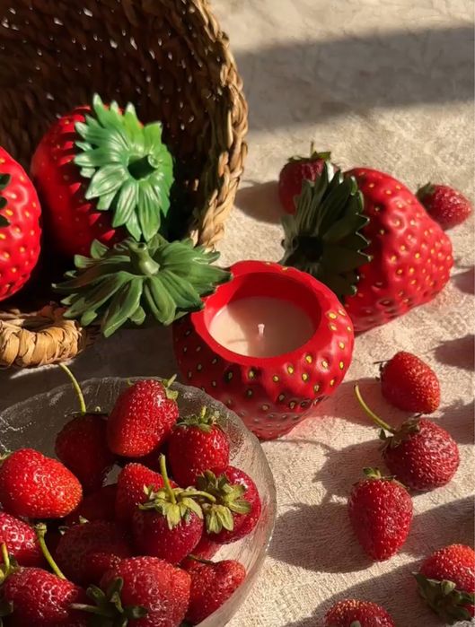 Аромасвеча в подсвечнике ручной работы.