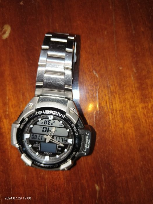 Vând Casio iluminator SGW-400H
