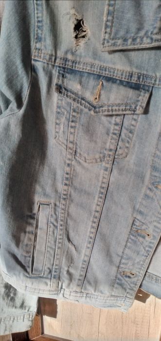 Продается джинсовая женская куртка
