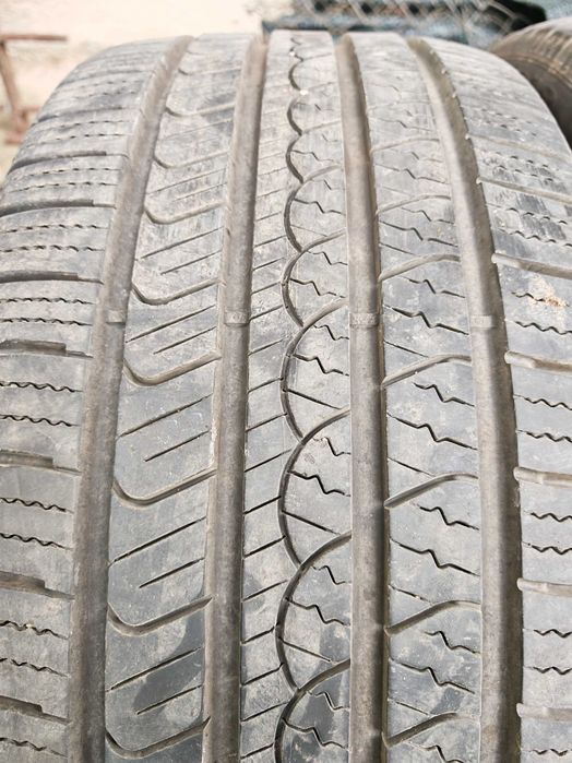 гуми 235 40 19 дот22,23г.