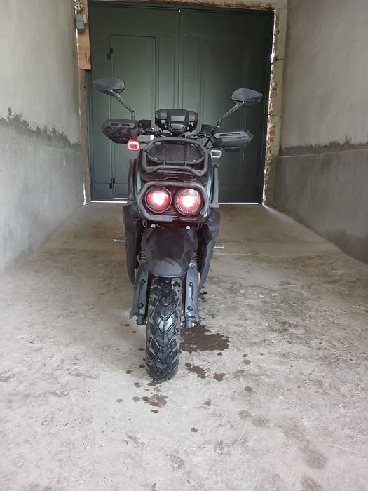 Sroʻchni sotilad skuter Tank GST