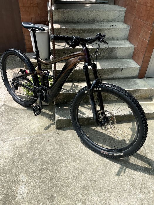 Giant mountain e-bike