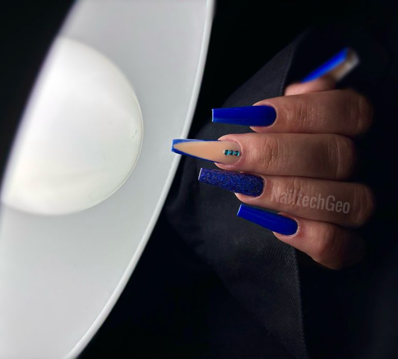 Realizez unghii cu gel