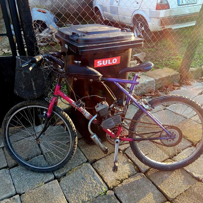 Продавам моторно колело педалетка