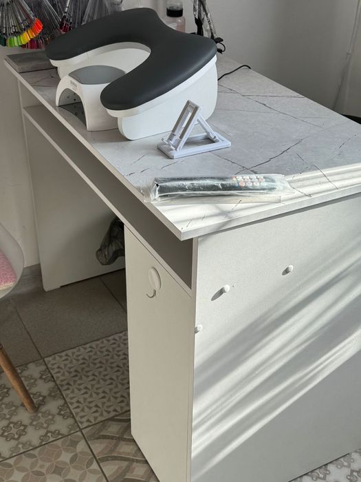 маникюрный стол новый