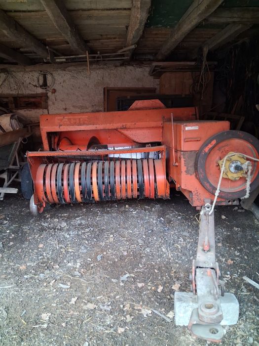 Vând presă balotat  Deutz-fahr HD 300.  Și cositoare Claas WM 20 165.