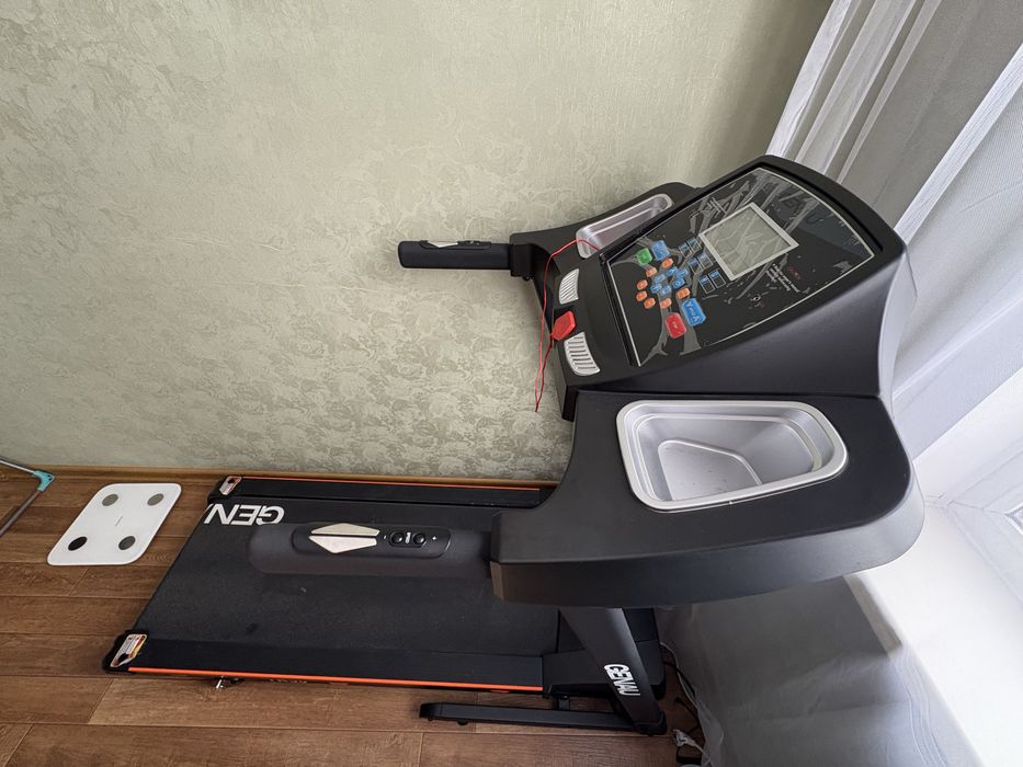 Беговую дорожку Genau TR50