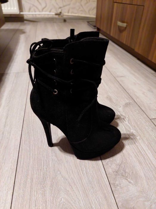 Продавам дамски боти и обувки