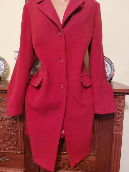 O frumusete de palton din lana si cașmir, culoarea teracota