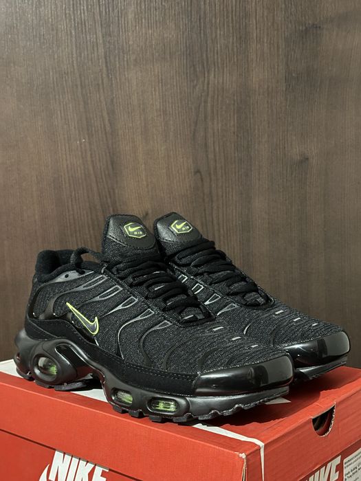 Nike Air Max Plus Black Grey Bolt - 40,41,42,43,44,45,46