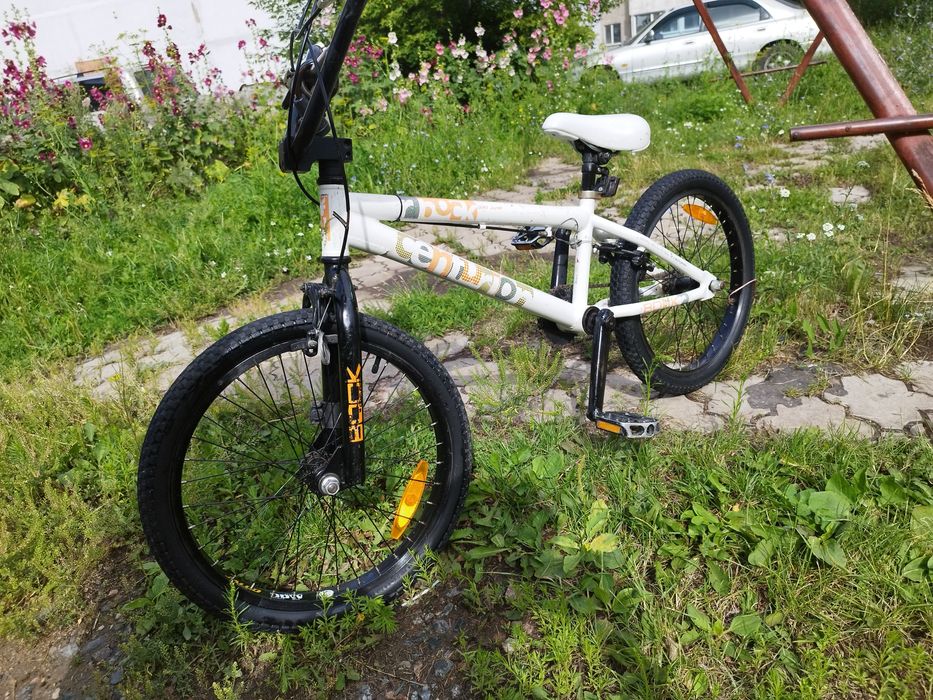 Велосипед BMX в хорошем состоянии