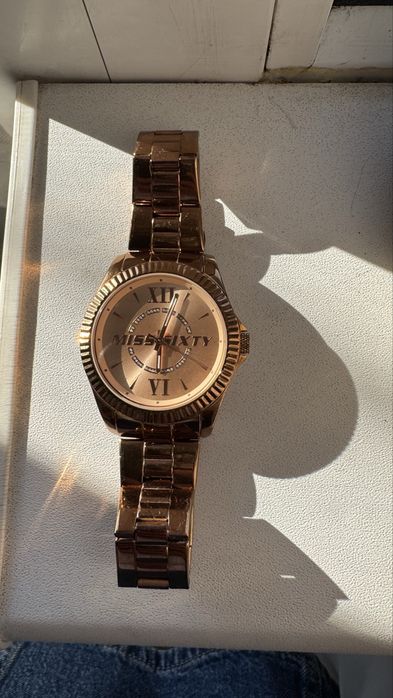 Часовник Miss Sixtt