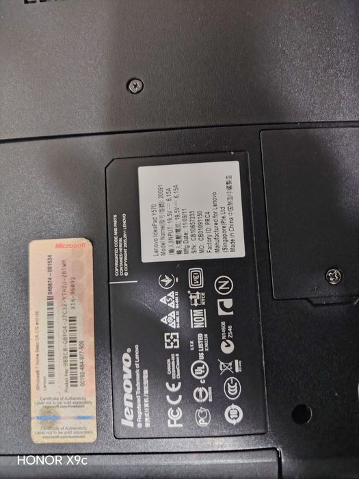 Есть два нерабочих ноутбука.