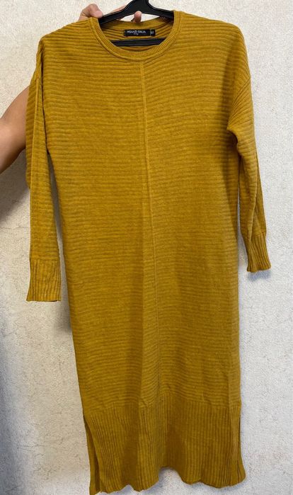 Әдемі көйлектер сатылады