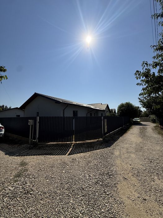 Vând casa Lilieci