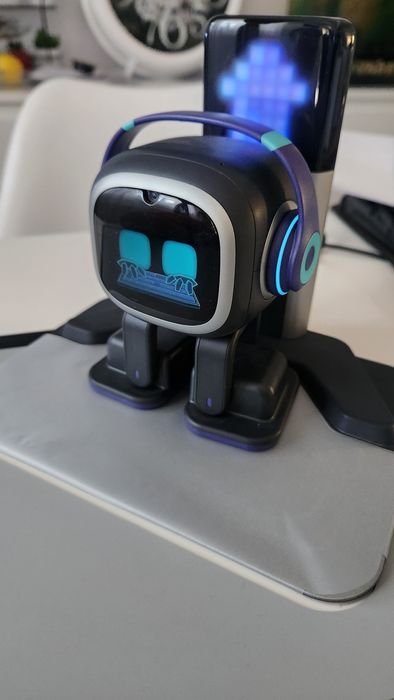 Robot Emo Go Home, AI Desktop Pet cu Statie Incarcare, Living.AI