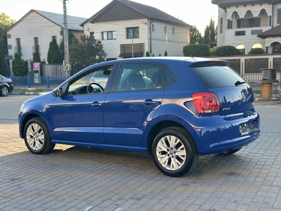 Vand Vw Polo 1.6 tdi 105 cp,Editie speciala LIVE,an 2013,scaune incalzite,senzori parcare,clima,pilot,import Olanda