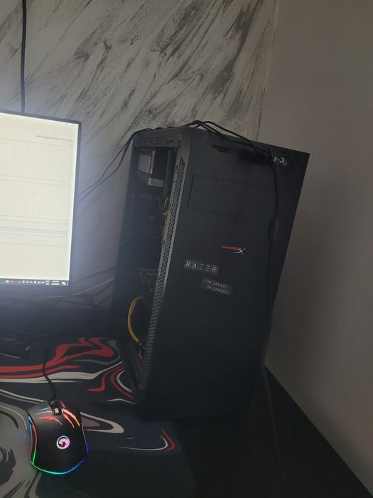 Vand MONITOR+PC preț bun