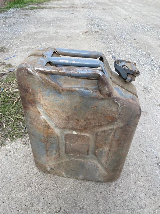 Канистра 20 литров для хранения ГСМ