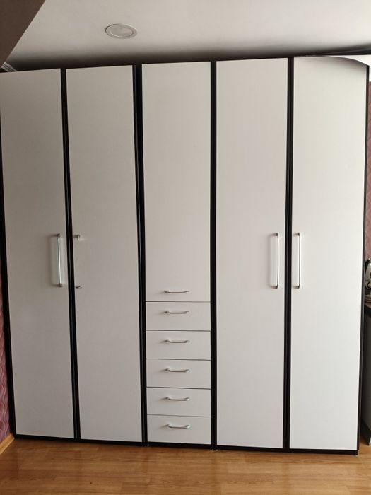 Шкаф для одежды б у . В хорошем состоянии со