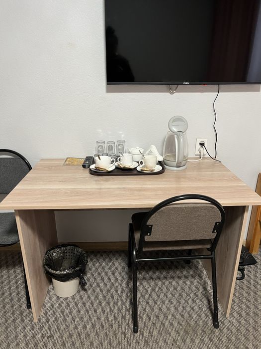 Парты или стол в хорошем состоянии