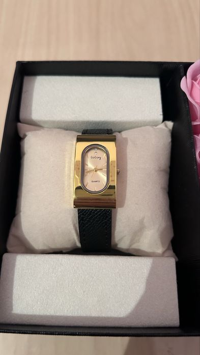 Женский часы очень красивый