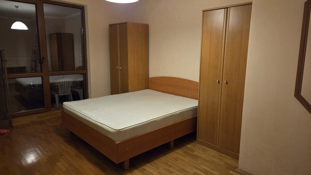 Продавам спалня с матрак, гардероби и скрин, изгодно, почти нови
