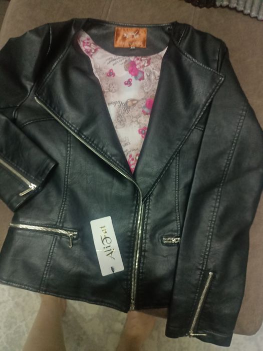 Продам женские курточки