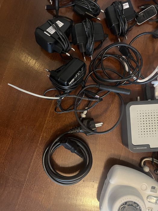 Lot diverse cabluri, încărcătoare telefoane mobile, Samsung,Apple,Nokia etc,iPod,Telefon LG,căști  iPhone